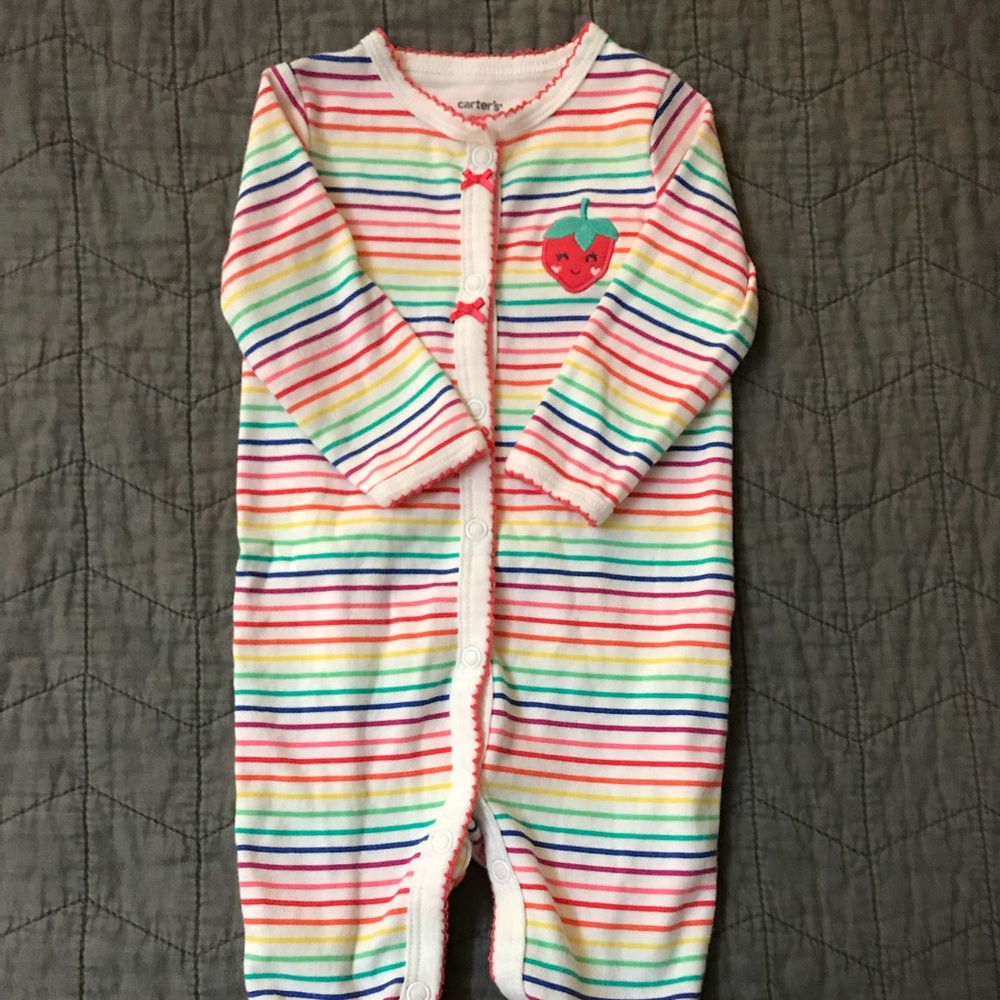 Strawberry sleep and play